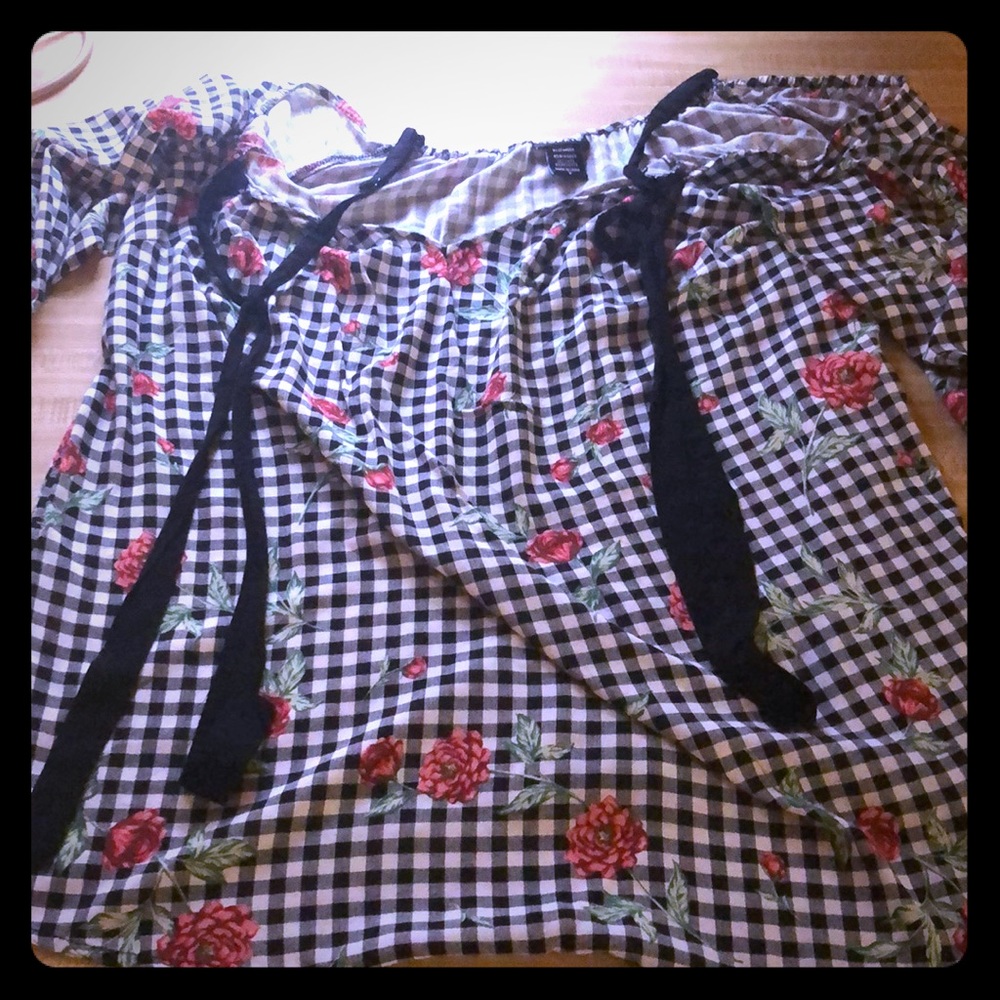 Lightweight floral black and white top